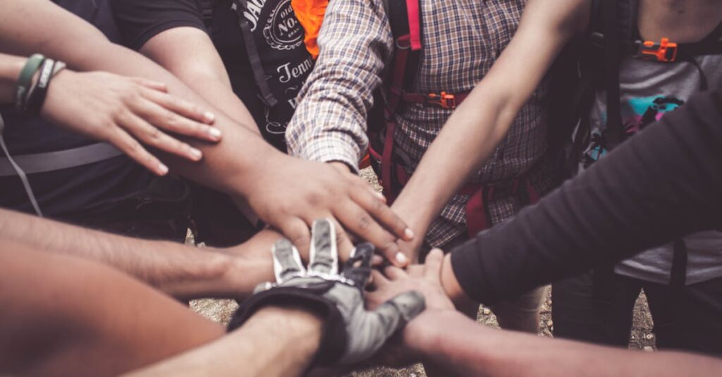 découvrez l'importance de la collaboration dans le monde moderne. apprenez comment travailler efficacement en équipe, renforcer les liens interpersonnels et atteindre des objectifs communs. inspirez-vous des meilleures pratiques pour optimiser votre collaboration en entreprise.
