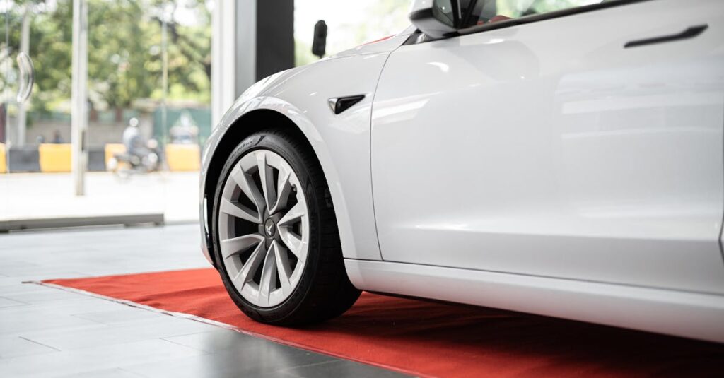 découvrez l'histoire et la signification du logo tesla, symbole d'innovation et de technologie électrique. apprenez comment ce design emblématique reflète la vision de durabilité et de performance de la marque.