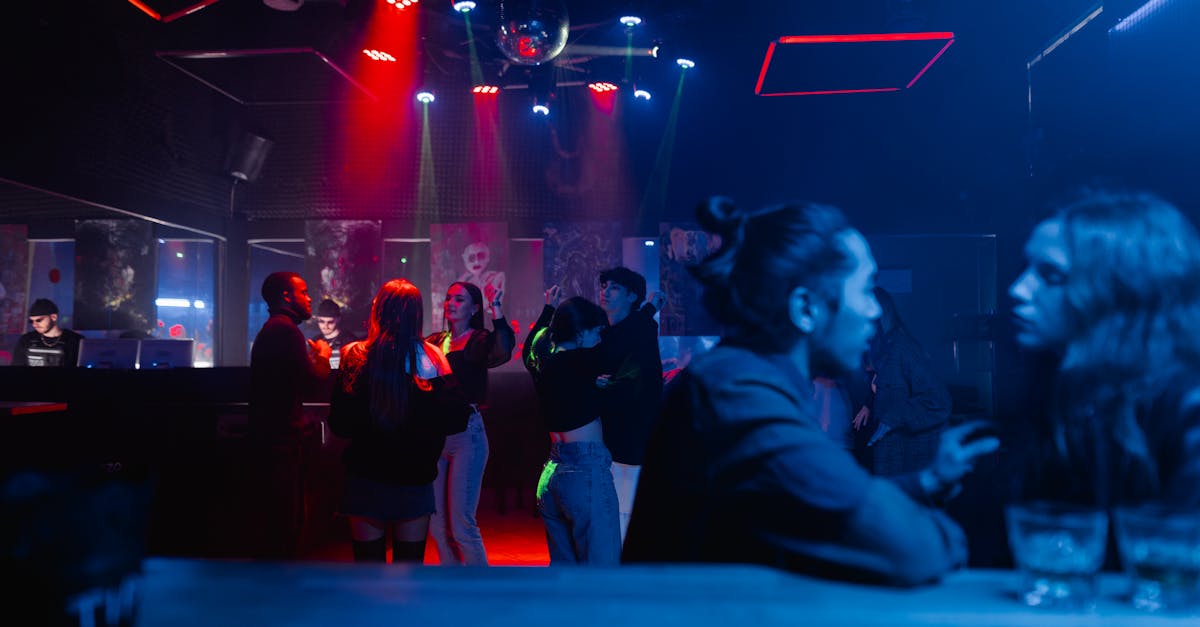 découvrez l'art du dj mixing avec nos conseils et techniques professionnels. apprenez à créer des transitions fluides et à animer vos soirées grâce à des sets mémorables.