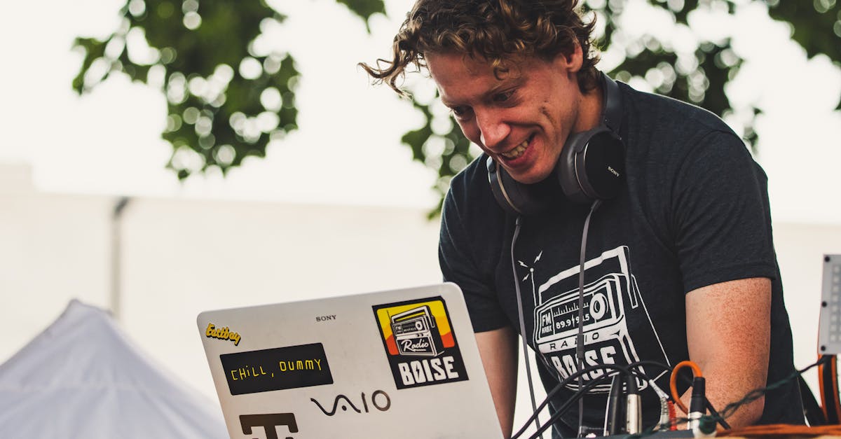 découvrez l'art du dj mixing et plongez dans l'univers vibrant de la musique. apprenez des techniques professionnelles, explorez des astuces créatives et éveillez votre passion pour le mixage. transformez vos playlists en véritables chefs-d'œuvre sonores et devenez le dj que vous avez toujours rêvé d'être.