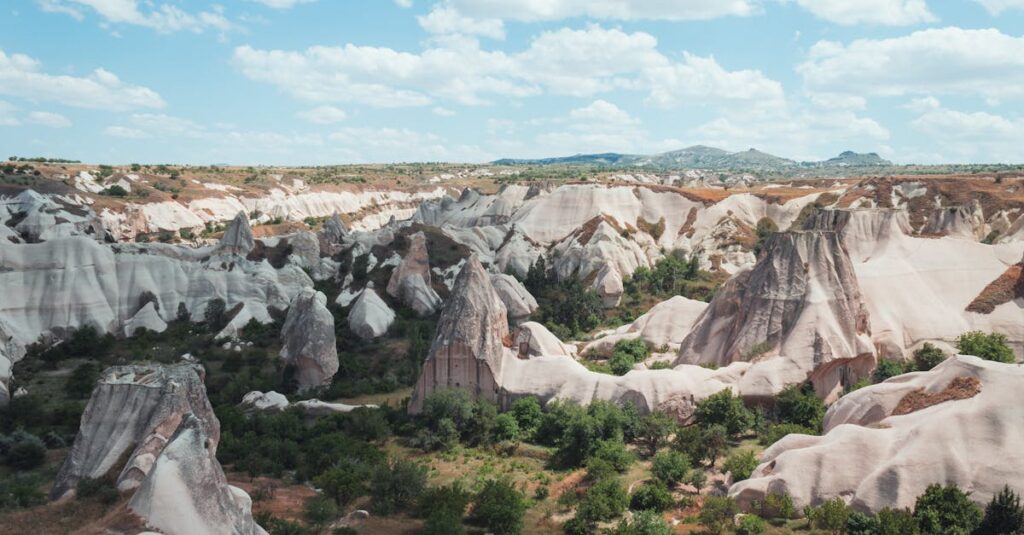découvrez les fonctionnalités étonnantes de google earth, un outil puissant qui vous permet d'explorer la planète en 3d, de visualiser des paysages époustouflants et d'accéder à des informations géographiques riches. plongez dans le monde entier, explorez des lieux emblématiques et préparez vos voyages avec google earth.