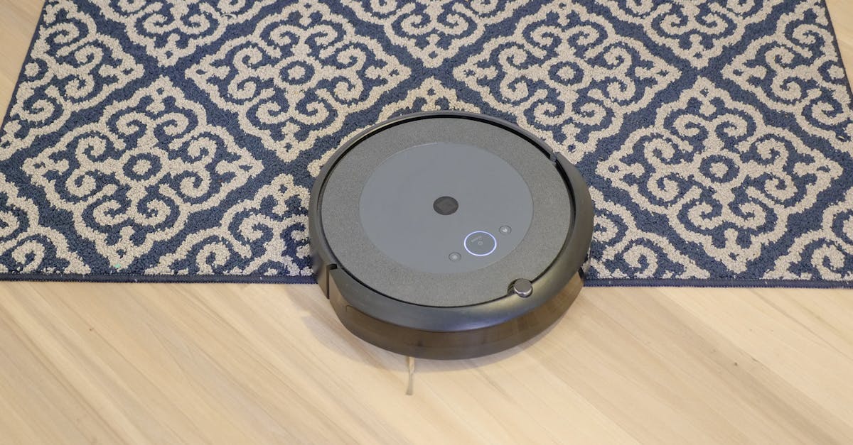découvrez le robot aspirateur, l'appareil intelligent qui facilite votre nettoyage quotidien. compact et efficace, il se déplace sans effort sur tous les types de surfaces pour vous offrir un sol impeccablement propre, tout en vous permettant de gagner du temps pour profiter de vos activités préférées.