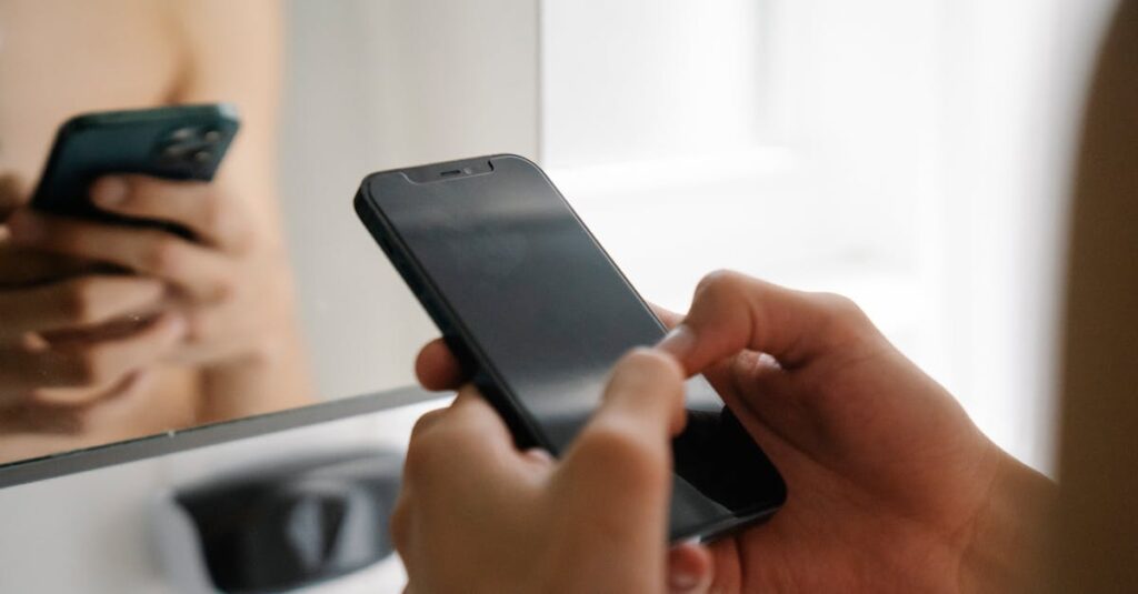 découvrez le screen mirroring, une technologie qui permet de dupliquer l'écran de votre smartphone ou tablette sur votre téléviseur. profitez de vos vidéos, photos et présentations sur grand écran facilement et rapidement. apprenez comment configurer cette fonctionnalité pour une expérience de partage optimale.