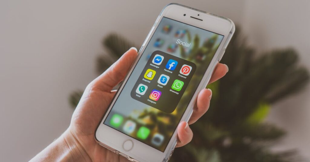 découvrez snapchat, l'application incontournable pour partager vos moments éphémères avec des amis grâce à des photos et vidéos. explorez ses filtres innovants, ses stories engageantes et restez connecté à la tendance en un clin d'œil.