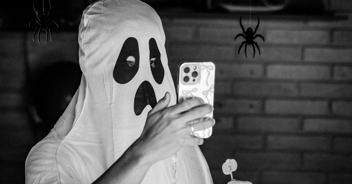 découvrez snapchat, l'application de messagerie éphémère révolutionnaire qui vous permet de partager des photos, des vidéos et des histoires avec vos amis. restez connectés avec des filtres amusants et des fonctionnalités innovantes qui rendent chaque conversation unique.