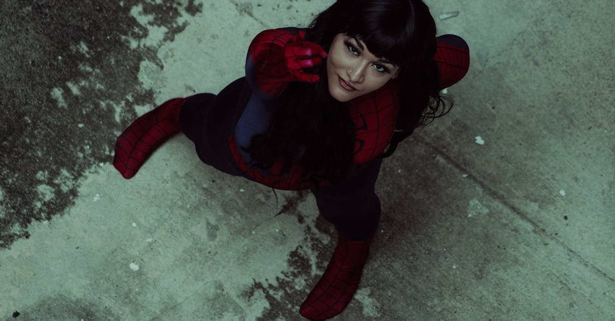 découvrez l'univers captivant de spider-man, le super-héros emblématique de marvel. suivez les aventures de peter parker alors qu'il lutte contre le crime à new york, jongle avec sa vie personnelle et embrasse ses pouvoirs arachnéens. plongez dans un monde de lutte contre le mal, d'amitié et de responsabilité.