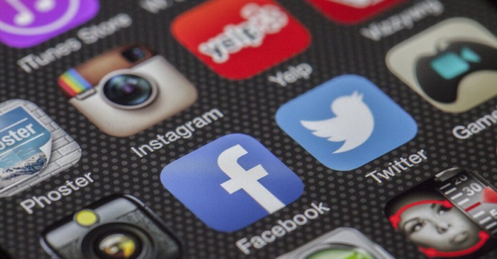 découvrez youtube vanced, l'application alternative à youtube qui offre des fonctionnalités améliorées telles que le bloqueur de publicités, la lecture en arrière-plan et des options de personnalisation avancées pour une expérience de visionnage inégalée. profitez de votre contenu préféré sans interruptions et avec une interface conviviale.