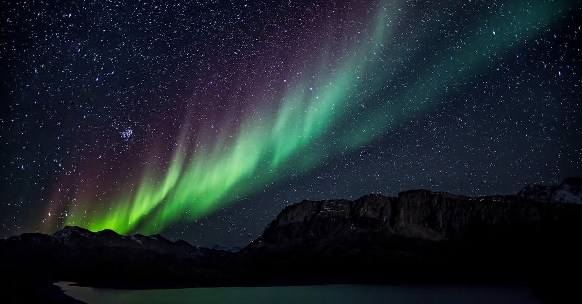 découvrez la magie des aurores, ce phénomène naturel fascinant aux couleurs dansantes dans le ciel. explorez leur origine, les meilleures destinations pour les observer et comment capturer leur beauté à travers la photographie.