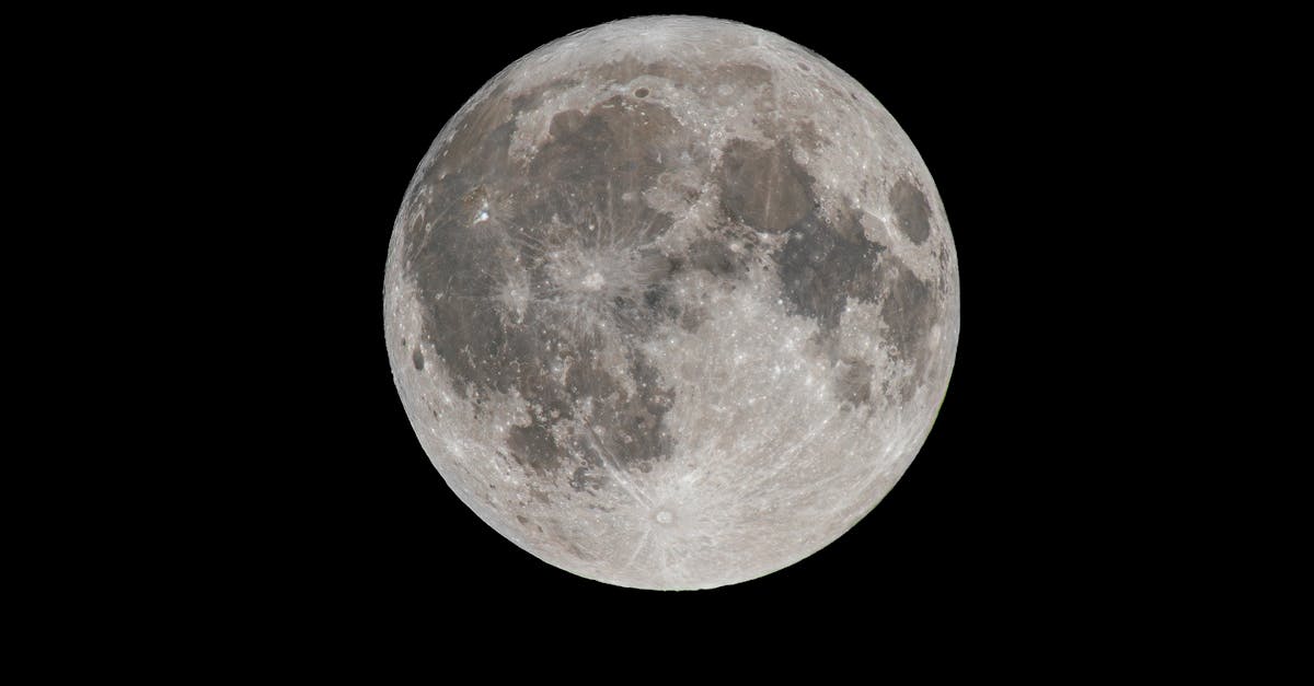 découvrez l'art de la photographie lunaire : techniques, astuces et conseils pour capturer de superbes images de la lune, que vous soyez débutant ou photographe passionné.