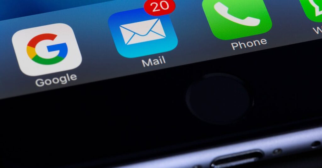 gmail est le service de messagerie gratuit de google, offrant une interface simple, un puissant filtre anti-spam et de nombreuses fonctionnalités pour organiser, sécuriser et gérer vos emails au quotidien.