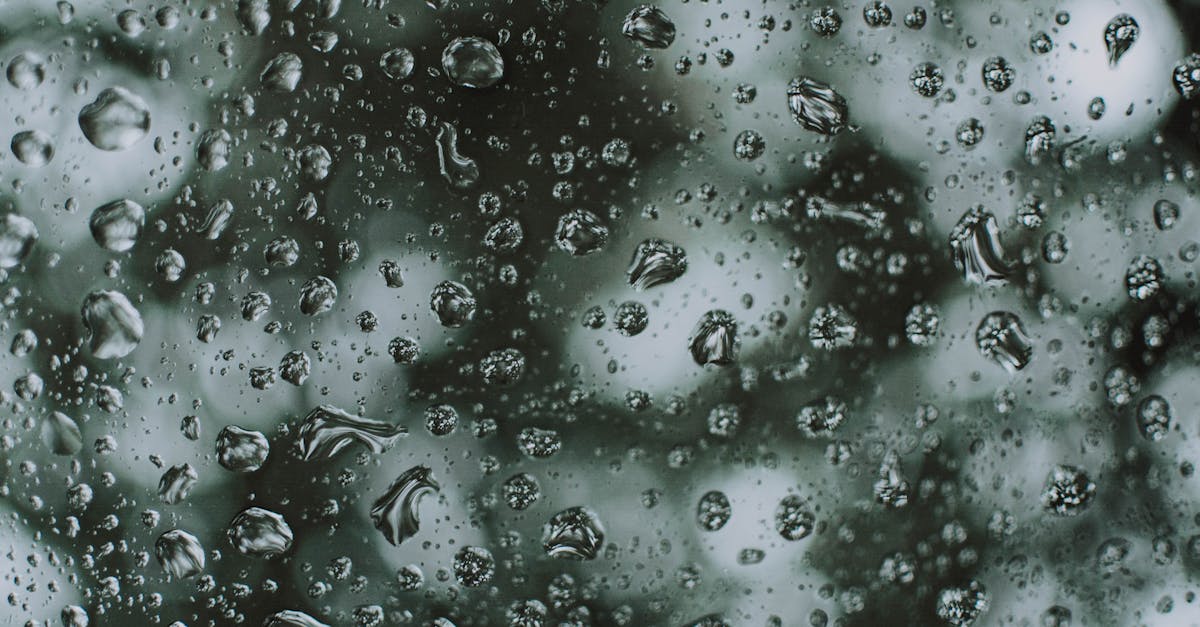 découvrez nos papiers peints effet verre liquide pour un intérieur moderne et élégant, offrant luminosité et profondeur à vos murs.