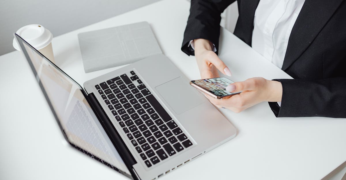 découvrez la définition du saas (software as a service) et explorez ses nombreux avantages, notamment la flexibilité, la réduction des coûts et l'accessibilité améliorée pour les entreprises.