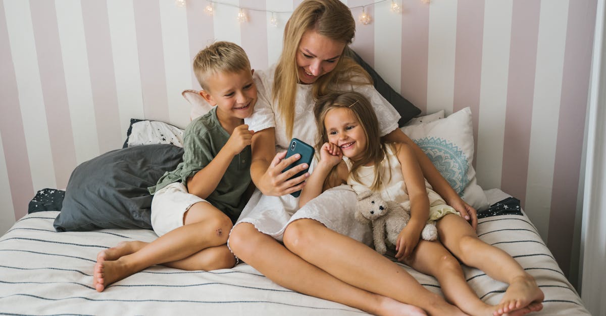 skype est une application de communication populaire qui permet de passer des appels vidéo et audio, d'envoyer des messages instantanés et de partager des fichiers facilement avec vos contacts partout dans le monde.