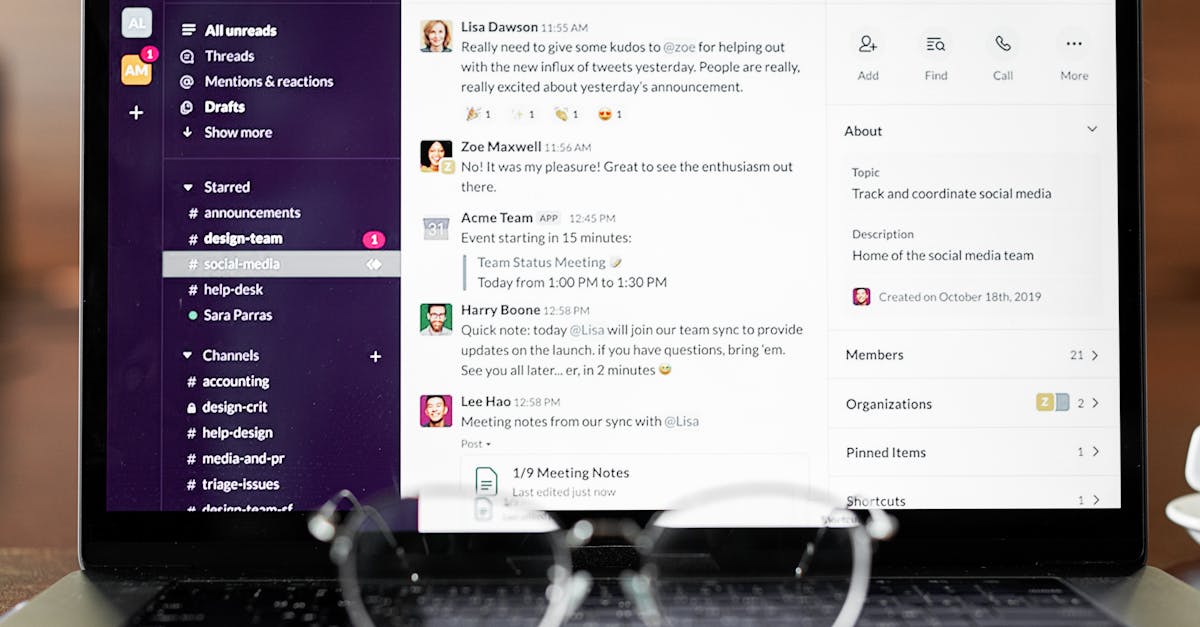 slack est une plateforme de communication collaborative qui facilite le travail en équipe grâce à des messages instantanés, des appels vidéo et l'intégration d'outils essentiels.