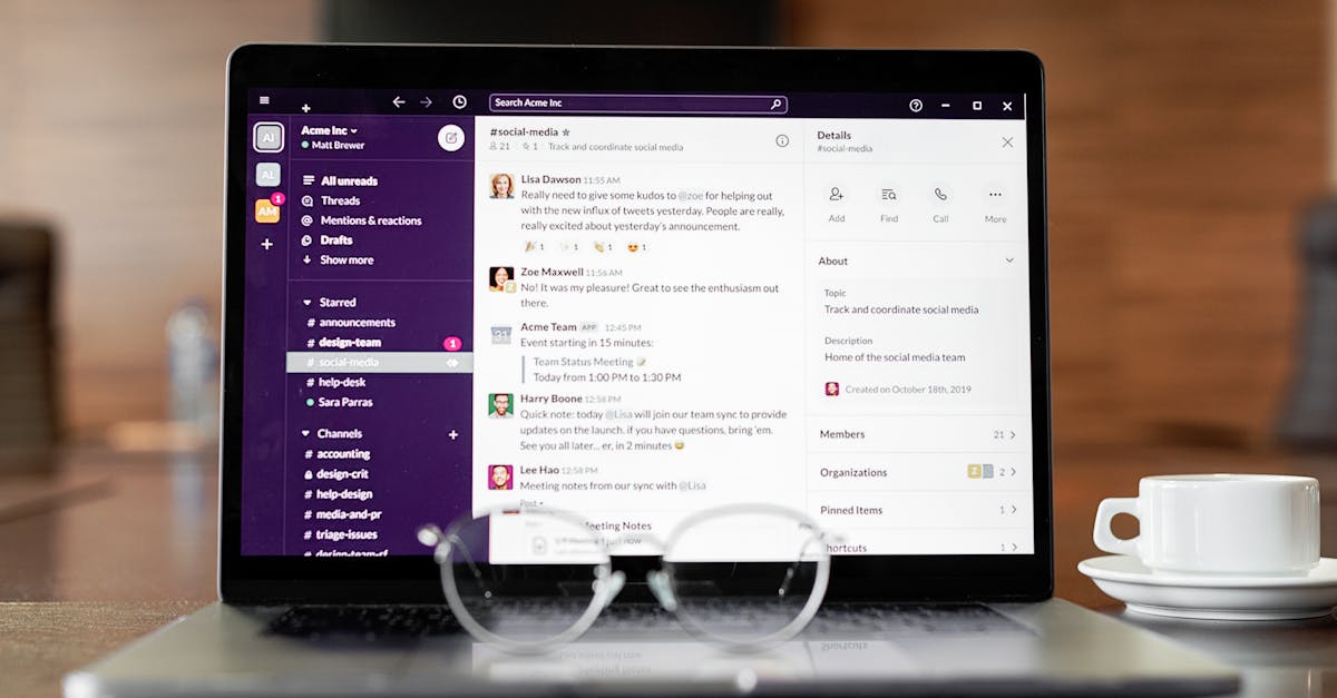 slack est une plateforme de communication collaborative qui facilite le travail en équipe grâce à des messages instantanés, des appels vidéo et l'intégration d'outils professionnels.