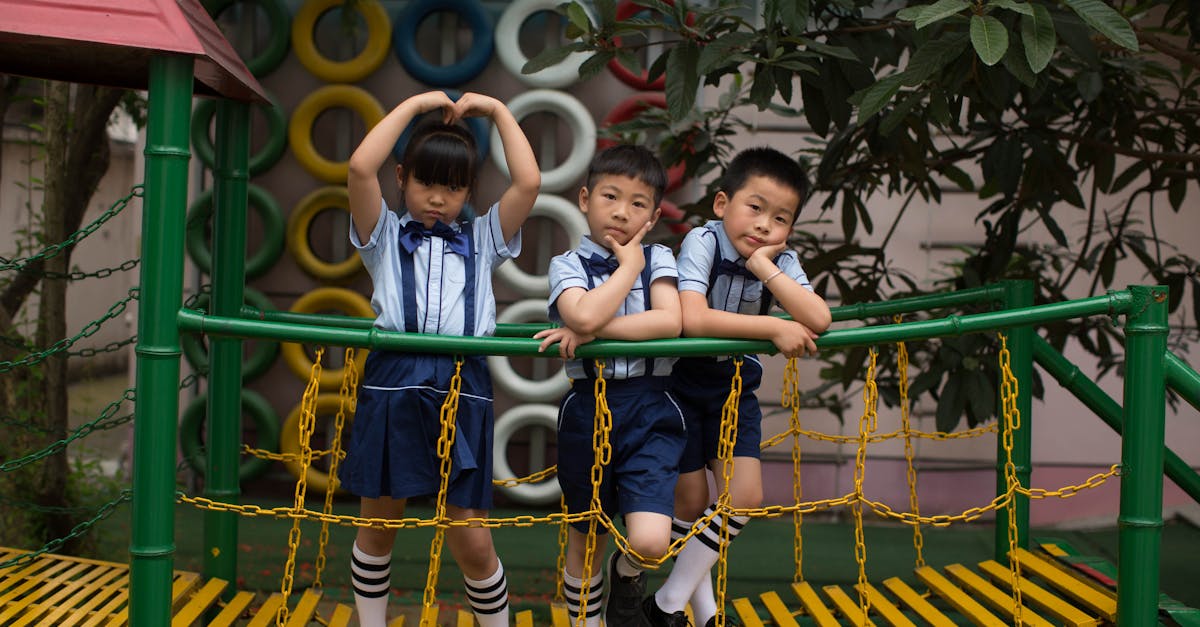 youtube kids est une plateforme sécurisée offrant des vidéos adaptées aux enfants, avec un contenu éducatif et divertissant, contrôlé par des filtres parentaux.