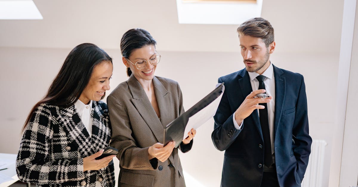 découvrez nos solutions d'assurance adaptées à vos besoins pour protéger votre famille, votre voiture et vos biens au meilleur prix.