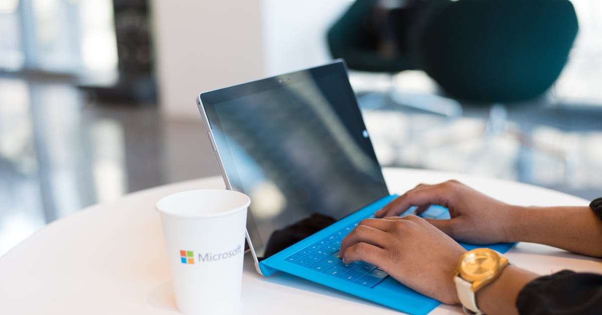 découvrez la microsoft surface pro 11, une tablette puissante et polyvalente alliant performance, design élégant et mobilité pour une productivité optimale où que vous soyez.